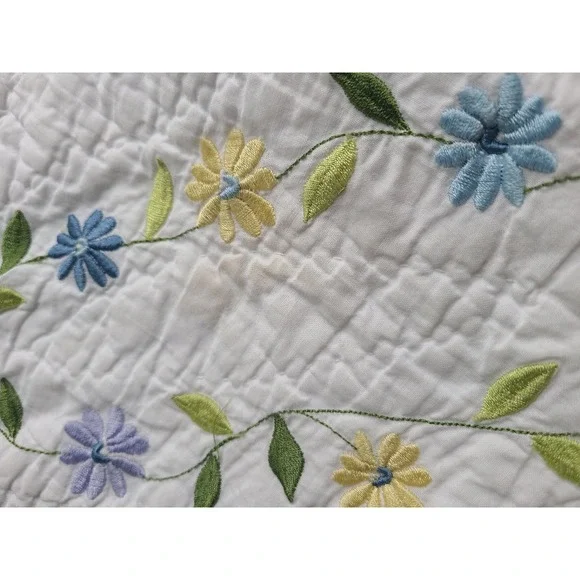 Embroidered White Floral FULL DOUBLE Coverlet + 2 Shams Retro Cottagecore Granny - Picture 10 of 12
